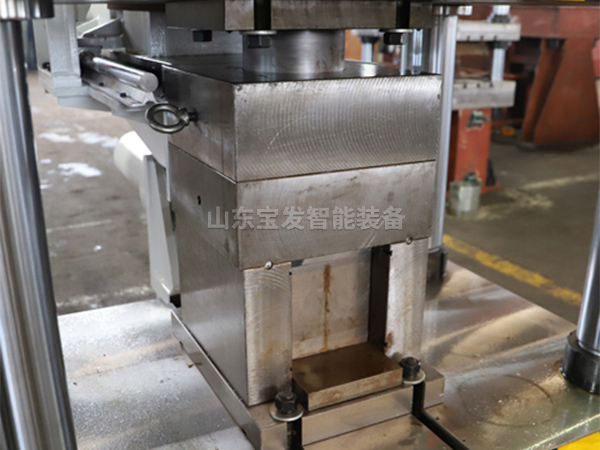 四柱液壓機(jī)怎么調(diào)平衡